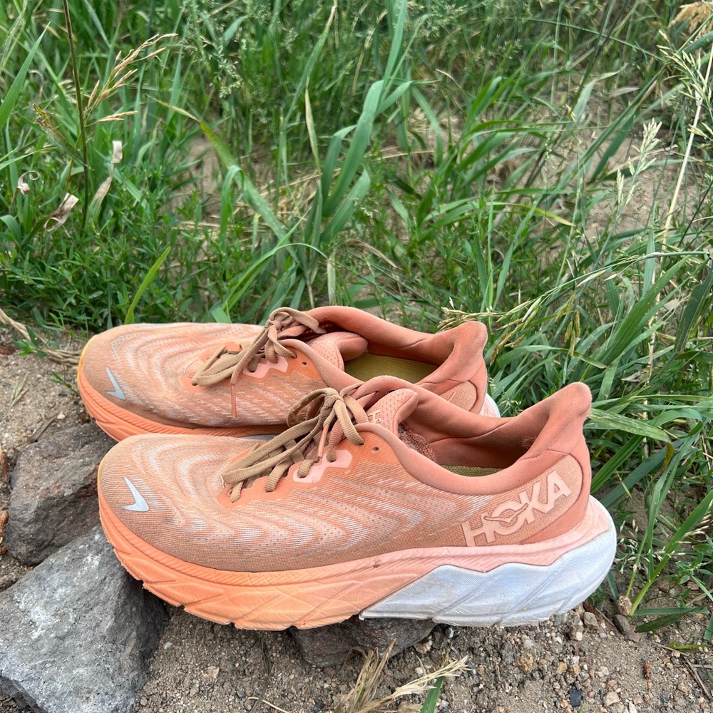 HOKA Arahi Running Shoes
